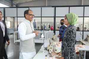 उद्योग प्रशिक्षण देकर स्थानीय युवाओं को रोजगार दें - मुख्यमंत्री श्री चौहान