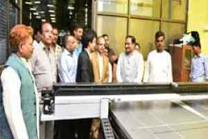 उन्नत तकनीक से फोटो फ्रेमिंग करते हैं रवि जैन