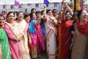 भाजपा महिला मोर्चा ने मकर संक्राति पर्व पर गिल्ली-डंडा, सितोलिया खेला, पतंगबाजी की व तिल गुड वितरण किया