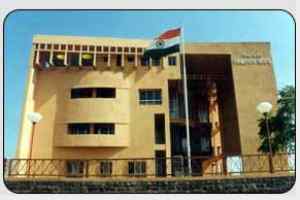 गबन में निलंबित लोकतंत्र का पहरेदार