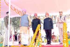 राजस्व मंत्री गुप्ता ने छिन्दवाड़ा में झण्डा फहराया