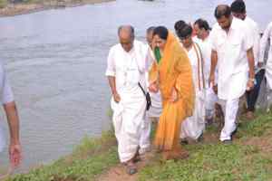 राजा के यात्रा में बरस रहा भक्ति का अमृत