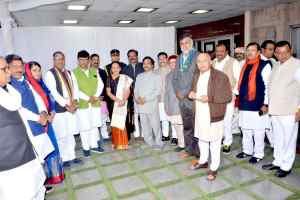 राज्यपाल आनंदीबेन पटेल दिल्ली में सांसदों से मिलीं