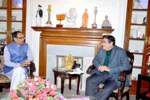 मुख्यमंत्री चौहान की केन्द्रीय भूतल परिवहन मंत्री नितिन गडकरी से मुलाकात