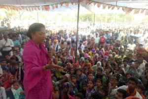 राजमाता इस क्षेत्र के गांव गांव घूमकर लोगों के सुख दुख में सहभागी बनी