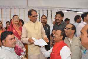 संविदा कर्मचारियों के लिए घोषणा जल्द होगी मुख्यमंत्री से मिले संविदा महासंघ के कर्मचारी नेता