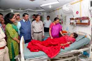 राज्यपाल द्वारा रेडक्रास अस्पताल का औचक निरीक्षण