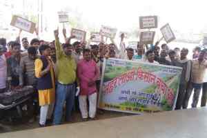 गॉवों को नहर से जोड़ने के लिए किसानों ने रैली निकालकर दिया ज्ञापन