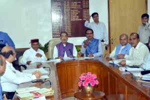 प्रदेश के किसानों की समस्याओं को लेकर मुख्यमंत्री चौहान सहित केन्द्रीय मंत्री द्वय तोमर और गहलोत की केन्द्रीय कृषि मंत्री से मुलाकात