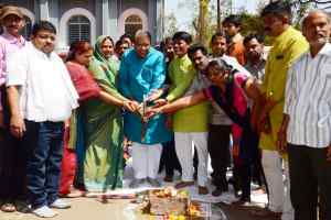 राजस्व मंत्री गुप्ता द्वारा सड़क डामरीकरण कार्य का भूमि-पूजन