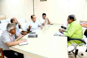 एक माह में सिंधी विस्थापितों को पट्टे देना शुरू करें : राजस्व मंत्री