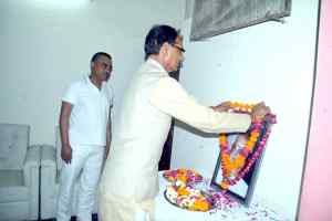 मुख्यमंत्री ने रीवा जिले में असंगठित मजदूरों के पंजीयन कार्य को सराहा