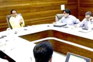 भूमिहीनों को आवासीय पट्टों का वितरण अभियान के रूप में किया जाये : मुख्यमंत्री चौहान