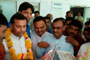 विश्वविद्यालय दैनिक वेतनभोगी कर्मचारियों ने दिया सरकार को धन्यवाद