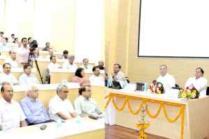 योजनाओं और कार्यक्रमों की सफलता सुनिश्चित करना सिविल सेवकों का दायित्व