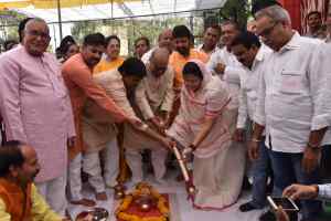 विधानसभा क्षेत्र क्रं 4 में प्रभारी मंत्री मलैया ने लगभग साढे ग्यारह करोड़ के विकास कार्यो का शुभारंभ व भूमिपूजन