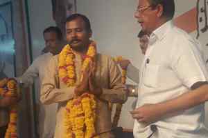 भाजपा समर्थित जिला पंचायत ने      काँग्रेस का दामन थामा