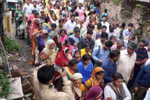 जिला पंचायत इंदौर वार्ड क्रं 3 भाजपा प्रत्याशी के जन संपर्क के प्रथम दिन उमड़ा जन सैलाब