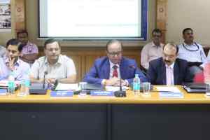 शासकीय योजनाओं के आवेदकों से बैंक सहयोगात्मक व्यवहार रखें:- मुख्य सचिव सिंह