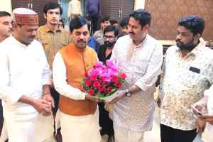 अन्नू पटेल ने शाहनवाज़ हुसैन का अभिनन्दन किया
