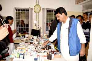 श्रम मंत्री सिसोदिया द्वारा बीमा चिकित्सालय का आकस्मिक निरीक्षण