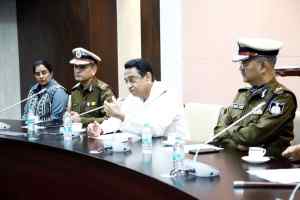 वर्दी का सम्मान करें और आलोचनाओं की चिंता नहीं करें: मुख्यमंत्री कमल नाथ