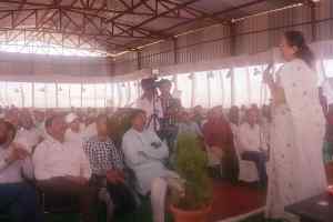 लोकसभा अध्यक्ष सुमित्रा महाजन ने आज तिल्लौर खुर्द में पंचायत भवन, मांगलिक भवन एवं अन्य सड़कों का भूमिपूजन व लोकार्पण किया