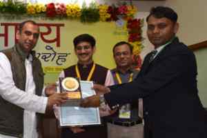 ऊर्जा मंत्री सिंह ने योजना में उत्कृष्ट कार्य करने वालों को सम्मानित किया