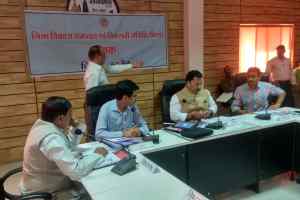सफाईकर्मियों को निर्धारित न्यूनतम मानदेय अनिवार्य रूप से दिया जाए: सांसद प्रो. मालवीय