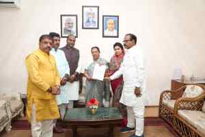 प्रदेश सरकार की दमनकारी नीति के विरोध में राज्यपाल से मिला भाजपा प्रतिनिधिमंडल