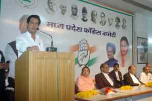 राहुल गांधी द्वारा गरीबों के लिये घोषित न्याय योजना का पैसा महिलाओं के खाते में जायेगा: जयवर्धनसिंह
