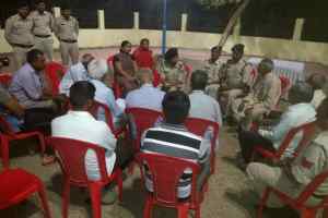 गांधी नगर पुलिस ने बुज़ुर्गों को बांटे सिल्वर कार्ड