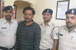 जिला बदर का आरोपी अवैध हथियार के साथ पकड़ाया