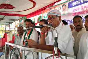 शहीद करकरे के अपमान पर, मोदी चुप क्यों है?: दिग्विजय