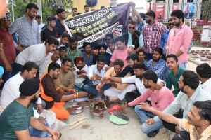 भाजयुमो ने कमलनाथ सरकार के 6 माह की नाकामी पर गांधी प्रतिमा के समक्ष सद्बुद्धि यज्ञ किया