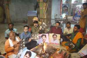 थाली, शंख और घण्टी बजाकर सरकार को जगाने के लिए प्रतिकात्मक प्रदर्शन