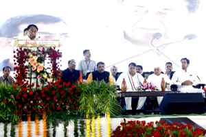 विकास और पर्यावरण संरक्षण के लिए सोच में परिवर्तन लाए आम आदमी