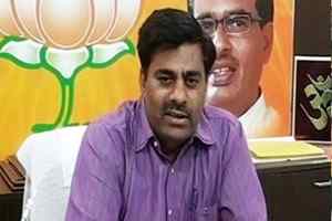 मोदी की लोकप्रियता बढ़ने से डर में कमलनाथ सरकार
