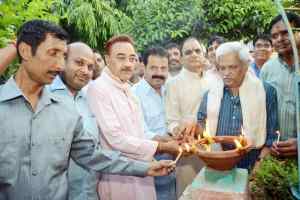 एक दिया पुरखों के नाम परम्परा में आज झिलमिलाएगे शहर के मुक्तिधाम पुरखों की पुण्ययाई को याद करने मुक्तिधाम में दीप जलायेंगे प्रभात झा
