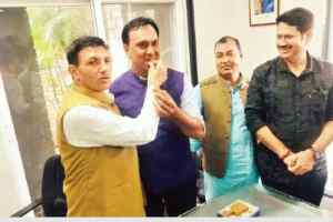 जब गले मिले भाजपा और कांग्रेस नेता, देखते रह गए सभी