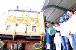 मंत्री श्री शर्मा ने रवाना की पटना साहिब के लिये पहली विशेष तीर्थ दर्शन ट्रेन