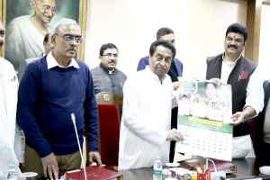 मुख्यमंत्री  कमल नाथ द्वारा वर्ष 2020 के शासकीय कैलेण्डर और डायरी का विमोचन