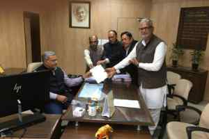 आगामी नगरीय निकाय चुनाव मतपत्र से कराये जाने की कांगे्रस ने राज्य निर्वाचन आयुक्त से की मांग
