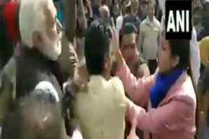 वैष्णोदेवी मंदिर को जलियांवाला बाग बनाना चाहती थीं कलेक्टर, इसलिए सड़क पर आए कार्यकर्ता