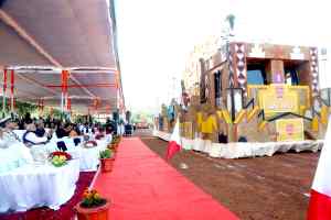 राज्यपाल श्री लालजी टंडन ने राज्य स्तरीय समारोह में किया ध्वजारोहण