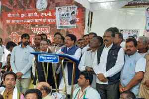 प्रदेशव्यापी धरने में कांगे्रस ने केंद्र सरकार पर बोला हमला, राष्ट्रपति के नाम सौंपा ज्ञापन