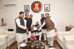 कमलनाथ सरकार को बने रहने का संवैधानिक अधिकार नहीं, सबसे पहले फ्लोर टेस्ट कराया जाए