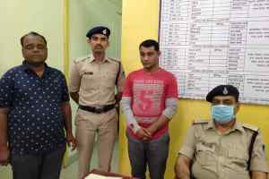 कोरोना की अफवाह फैलाने बाला पुलिस की गिरफ्त में