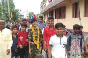 रेलवे पुलिस में चयनित बेटी का ट्रेनिंग के बाद घर  ग्रामीणों ने किया स्वागत