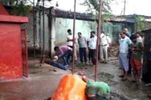 मंदिर के टीन शेड में करंट , दो लोगो की मौत